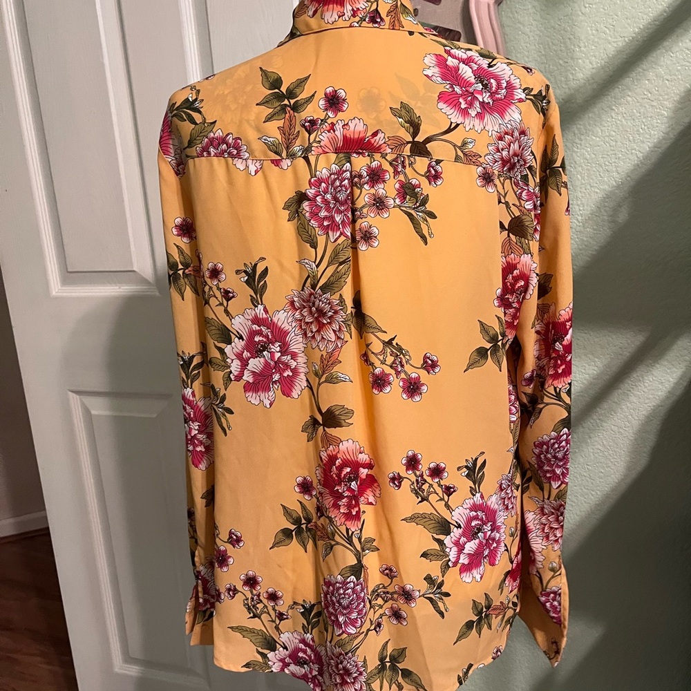 Wimen’s Button-Up Blouse, Candies, XL - Picture 3 of 5